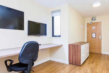 Studio Deluxe at The Hub, 21-25 South Lambeth Road, Vauxhall, London, SW81SU - Image 6