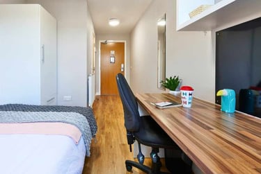 Flat Four Bedroom at The Mews, Glanville Road, Iffley, Oxford, OX42SY - Image 4