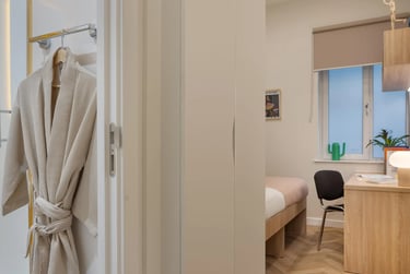 Classic Ensuite  at St Crispin's House, Duke Street, City Centre, Norwich, NR31PD - Image 4