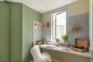 Large En Suite at The Curve, 14 Fieldgate Street, Shoreditch, London, E11ES - Image 2