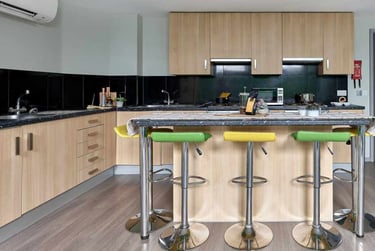 Ensuite Penthouse - Image 4