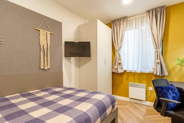 Standard - 2 Bed Flat - Image 1