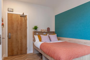 Deluxe Ensuite  at St Crispin's House, Duke Street, City Centre, Norwich, NR31PD - Image 2