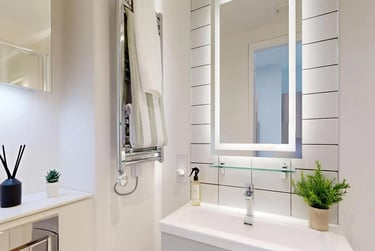 Classic Ensuite at Haus, 12 Calthorpe Road,, Edgbaston, Birmingham, B151QZ - Image 7