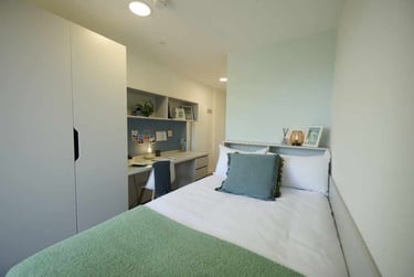 Silver Ensuite - Image 1