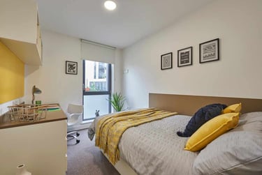 5 Bed En-suite Upper Floors - Image 1
