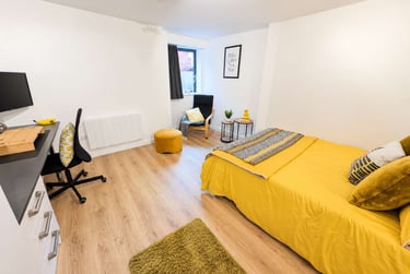 Gold Extra Large Courtyard Studio (Inner Courtyard) - Image 6