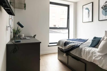Deluxe En-suite at Boutique Student Living - Exeter, 10 Blackboy Road, St James, Exeter, EX46SG - Image 1