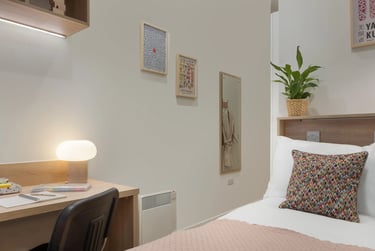 Classic Ensuite  at St Crispin's House, Duke Street, City Centre, Norwich, NR31PD - Image 1