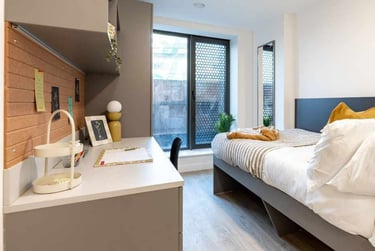 Ensuite Classic 8 Bed Upper Floor at Waterside, 58-62 Avon Street, City Centre, Bristol, BS20PX - Image 3