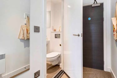 Ensuite Gold at 27 Magdalen Street, 27 Magdalen Street, New Town, Colchester, CO12ZT - Image 4