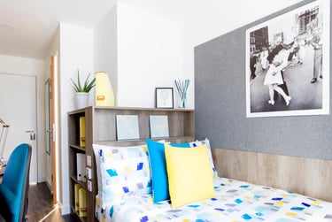 En Suite - 5 Bed Flat at Catherine House, Stanhope Road, City Centre, Portsmouth, PO11DZ - Image 1