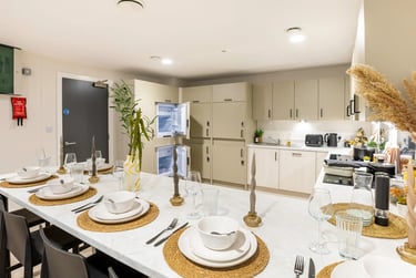 Classic Ensuite (Floors 1-12) - Image 14