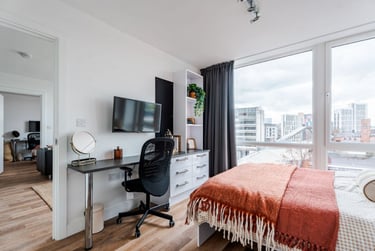Upper Deluxe 2 Bedroom Apartment - Image 9