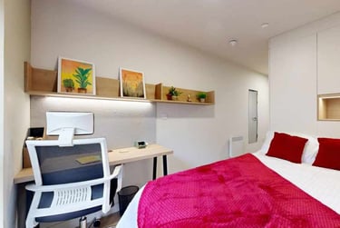 Deluxe En-suite at Norton’s Student Living, 11 Montrose Terrace, Abbeyhill, Edinburgh, EH75AF - Image 1