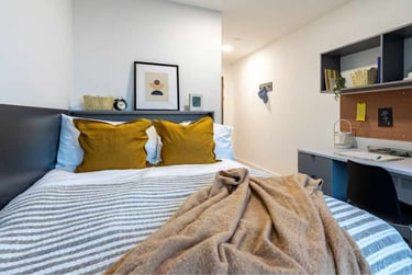Ensuite Classic 8 Bed Upper Floor at Waterside, 58-62 Avon Street, City Centre, Bristol, BS20PX - Image 1