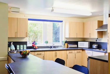 Ensuite Classic at Queen's Hospital Close, Bath Row, Edgbaston, Birmingham, B151NH - Image 6