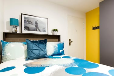 Classic - 2 Bed Flat - Image 1