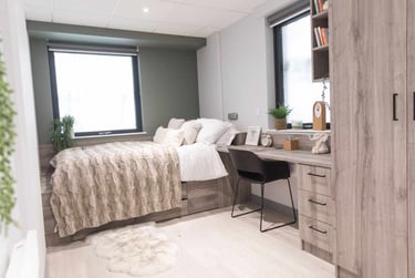 Classic En-suite - Image 1