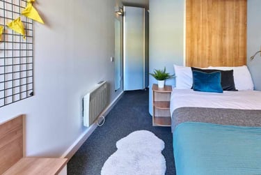 Ensuite Classic at Trust House, Salem Place, St Thomas, Exeter, EX46TZ - Image 1