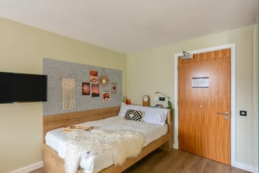 Extra Large Double Studio at The Curve, 14 Fieldgate Street, Shoreditch, London, E11ES - Image 1