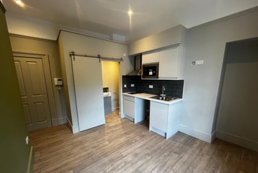 10 bed house, Walter Road, City Centre, Swansea, SA14PT - Image 1