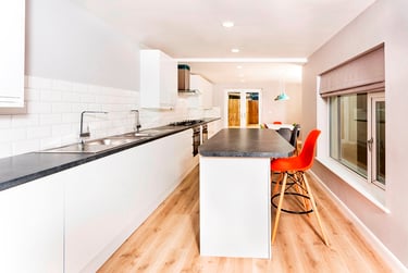 8 bed house, Cathays, Cardiff, CF244BU - Image 1