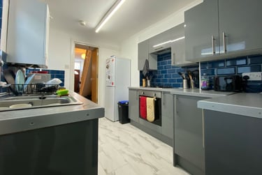 4 bed house, Cathays, Cardiff, CF244BJ - Image 1