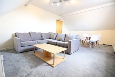 4 bed flat, Cathays, Plasnewydd, Cardiff, CF244AE - Image 1