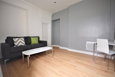 1 bed flat, Cradock Street, City Centre, Swansea, SA13HE - Image 3