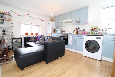 3 bed flat, Cathays, Plasnewydd, Cardiff, CF244AT - Image 1