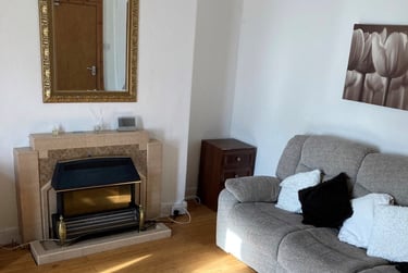 2 bed house, Russell Street, City Centre, Swansea, SA14HR - Image 1