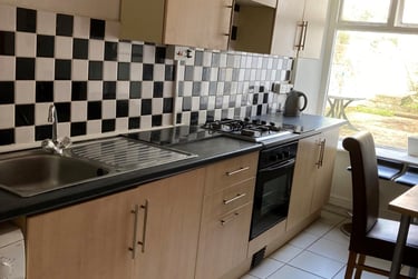 2 bed house, Russell Street, City Centre, Swansea, SA14HR - Image 2