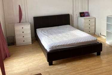 2 bed house, Russell Street, City Centre, Swansea, SA14HR - Image 3