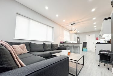 5 bed house, Cathays, Cardiff, CF244QE - Image 1