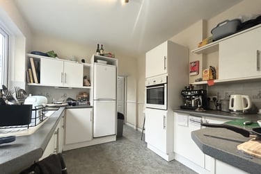 4 bed house, Cathays, Cardiff, CF244PG - Image 1