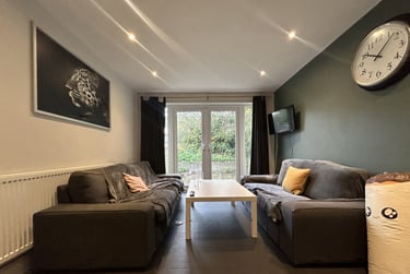 7 bed house, Cathays, Cardiff, CF244DA - Image 1