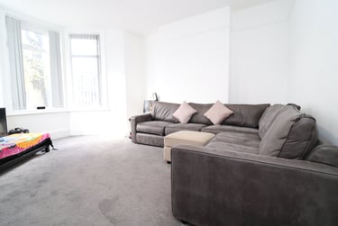 7 bed flat, Cathays, Cardiff, CF244HZ - Image 1
