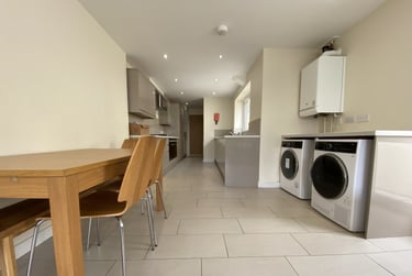 8 bed house, Cathays, Cardiff, CF244EQ - Image 1