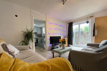 4 bed house, Cathays, Cardiff, CF244NT - Image 1