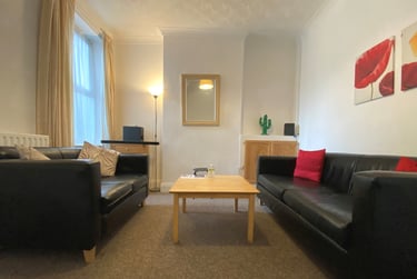 4 bed house, Cathays, Cardiff, CF244JN - Image 1