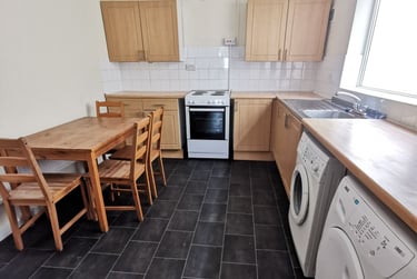 4 bed house, Malvern Terrace, Brynmill, Swansea, SA20BE - Image 2