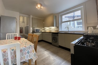 6 bed house, Cathays, Cardiff, CF244QY - Image 2