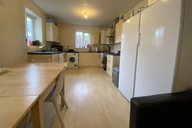 6 bed house, Cathays, Cardiff, CF244HR - Image 1