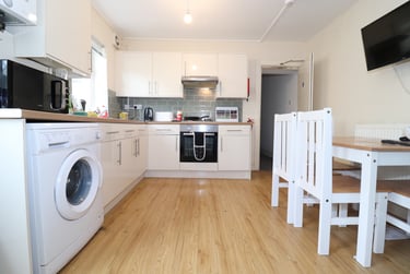 3 bed flat, Cathays, Plasnewydd, Cardiff, CF244AT - Image 1