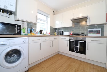 3 bed flat, Cathays, Plasnewydd, Cardiff, CF244AT - Image 2