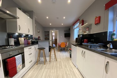 5 bed house, Cathays, Cardiff, CF244QP - Image 1