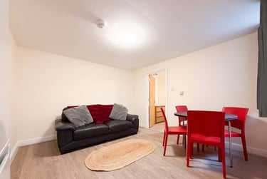 2 bed flat, Roath, Plasnewydd, Cardiff, CF243AH - Image 1