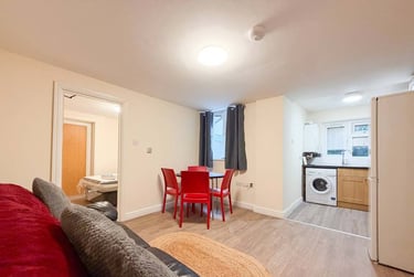 2 bed flat, Roath, Plasnewydd, Cardiff, CF243AH - Image 2