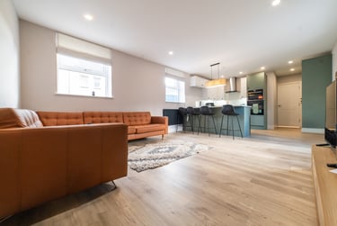 5 bed flat, Cathays, Cardiff, CF244JJ - Image 1